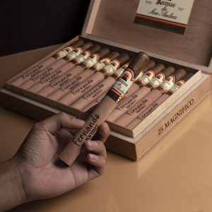 AROMAS SAN ANDRES MAGNIFICOS CAJA CON 25 PUROS (PERSONALIZADO)