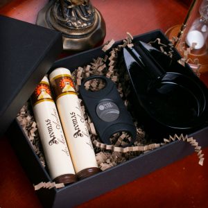 SET DE REGALO CENICERO PARK LANE CON 2 PUROS AROMAS ROBUSTO EN TUBO DE ALUMINIO CON CORTAPUROS